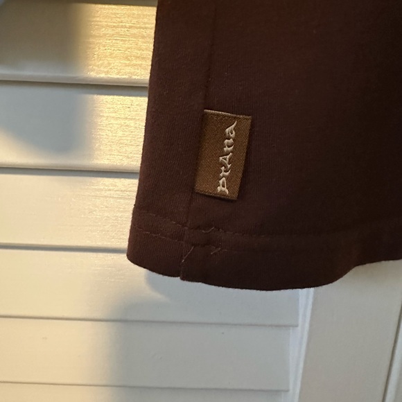 Prana chocolate top. Interior shelf bra, size Large. Great condition! - Picture 5 of 7